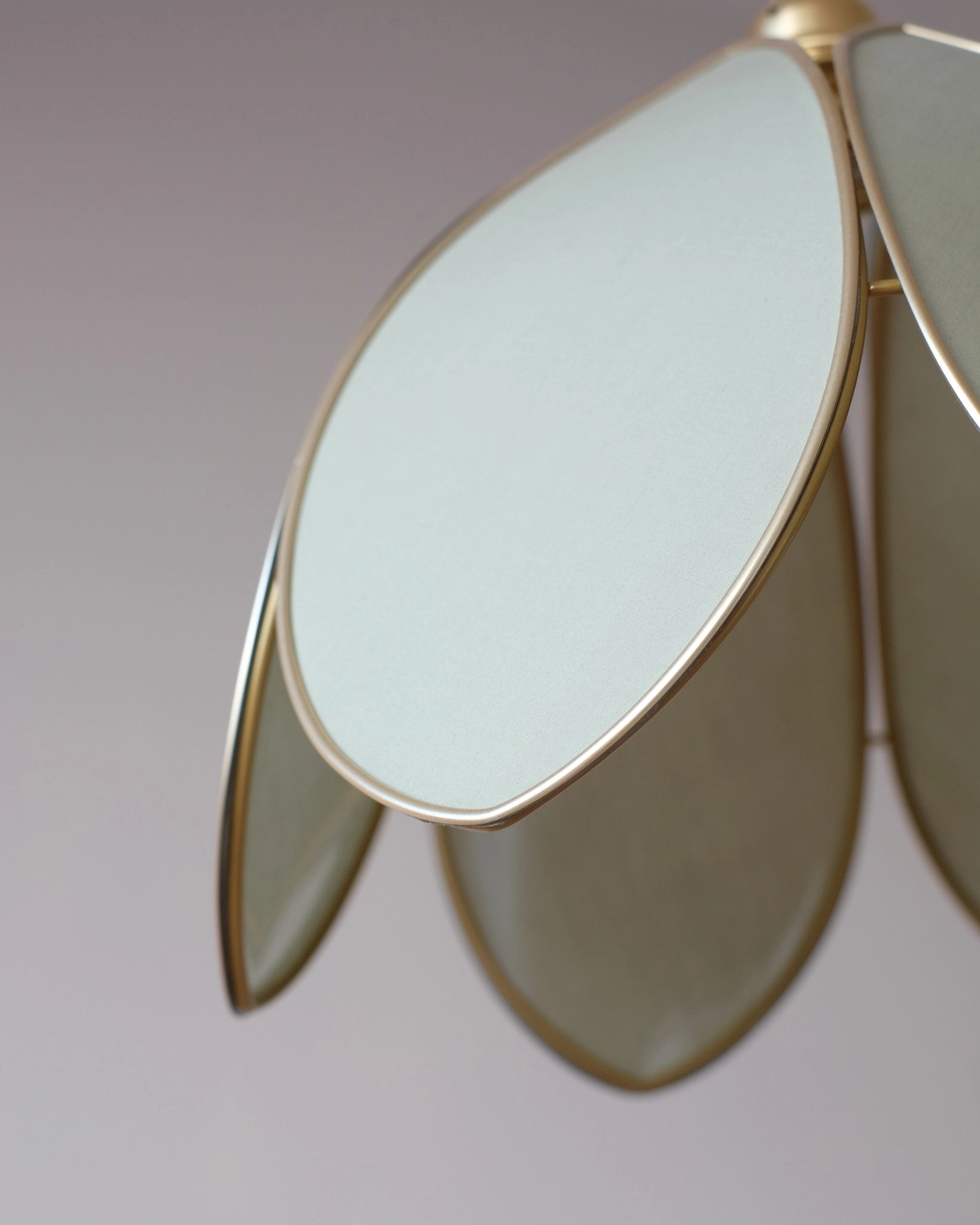 Suspension Fleur simple - Eucalyptus et doré - Silly &amp; Billy