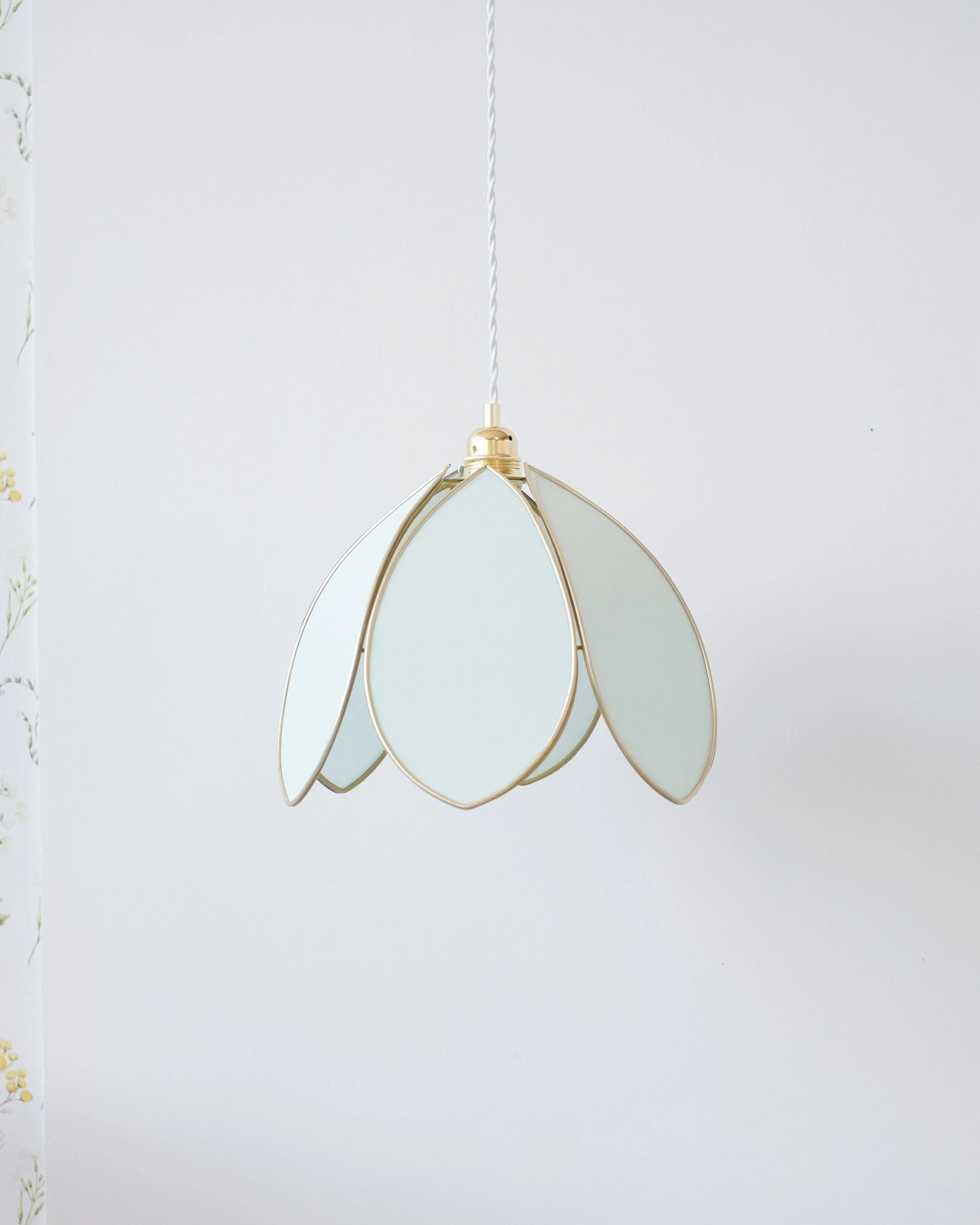 Suspension Fleur simple - Glacier et doré - Silly &amp; Billy