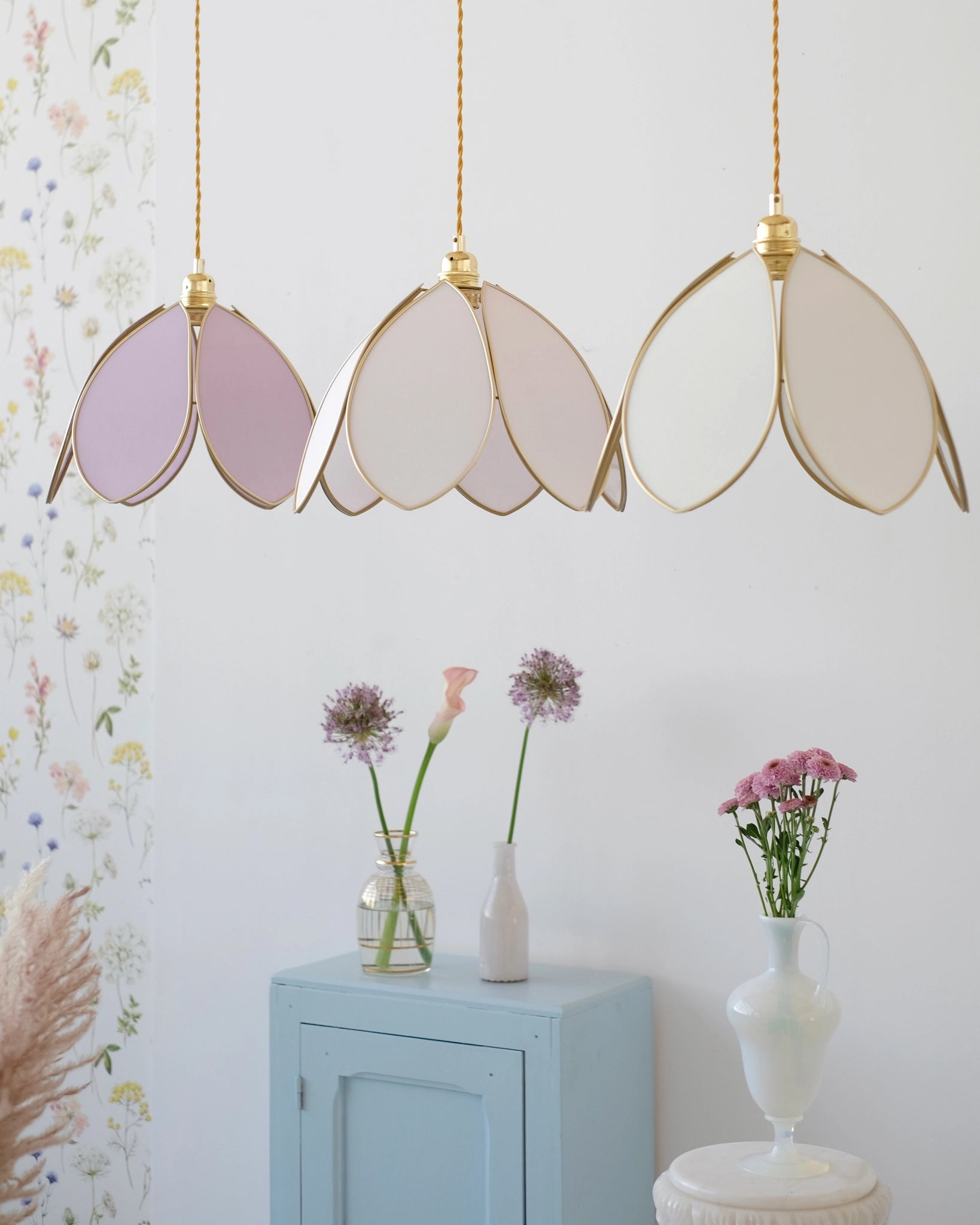 Suspension Fleur simple - Guimauve et doré - Silly &amp; Billy