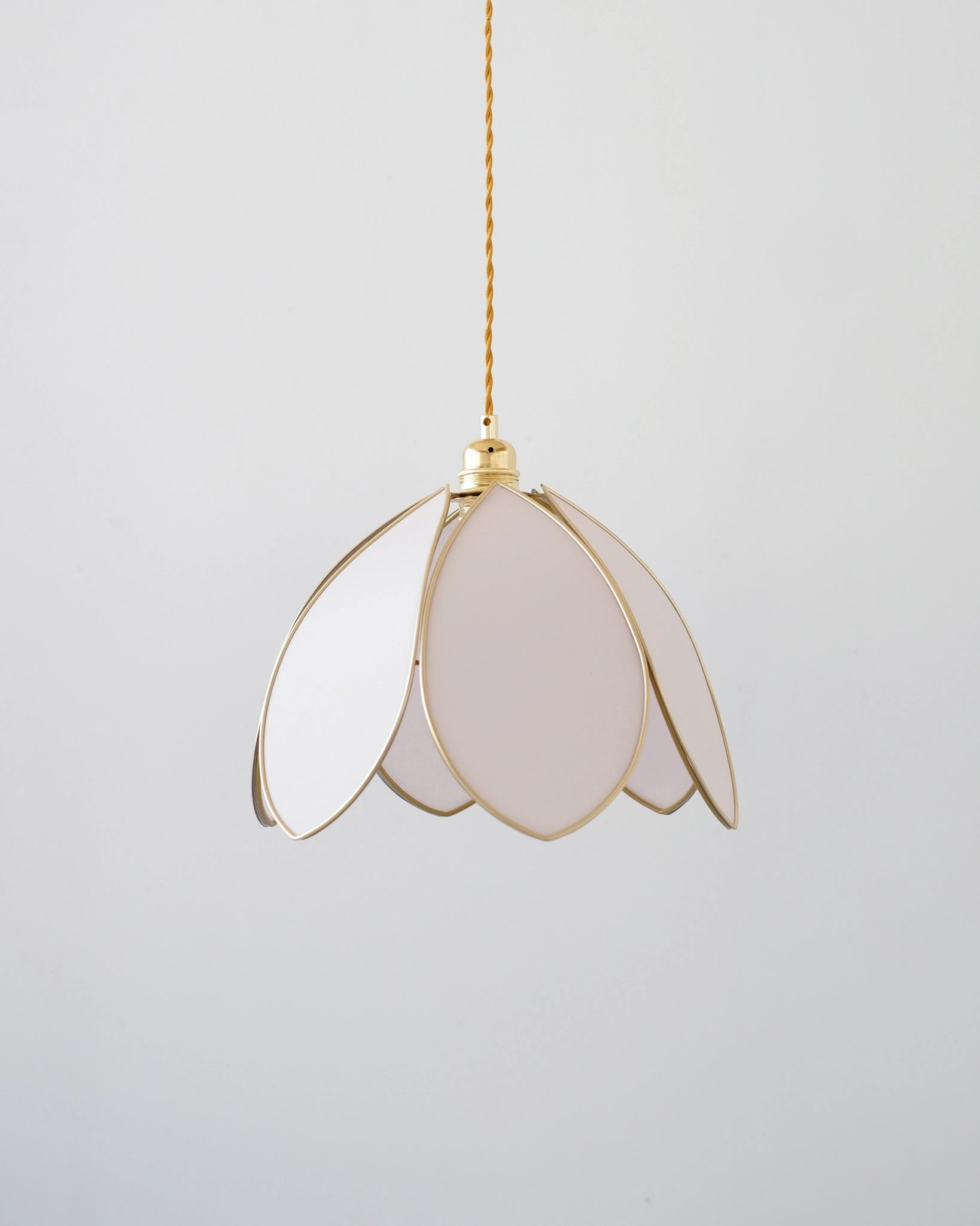 Suspension Fleur simple - Guimauve et doré - Silly &amp; Billy