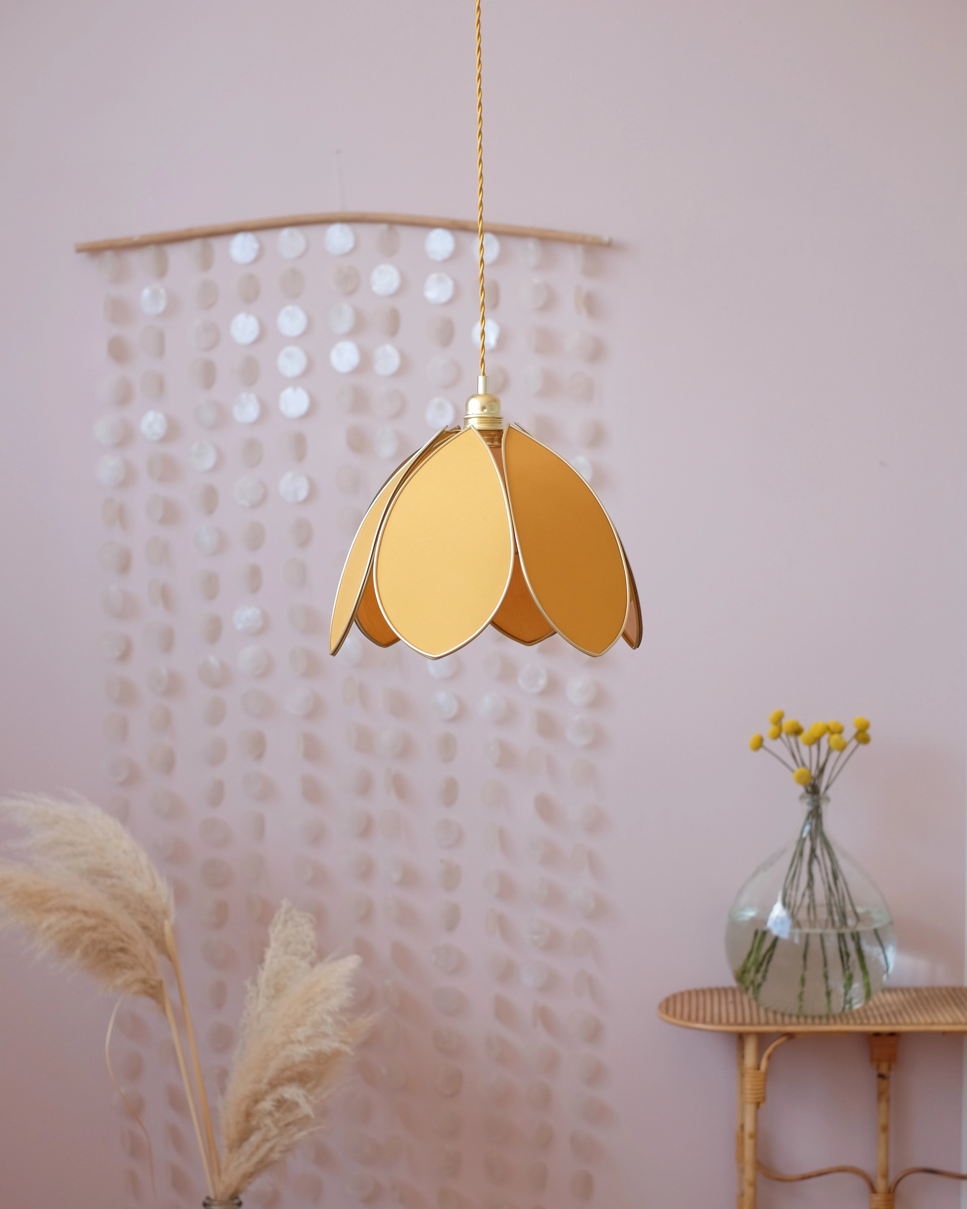 Suspension Fleur simple - Honey et doré - Silly &amp; Billy