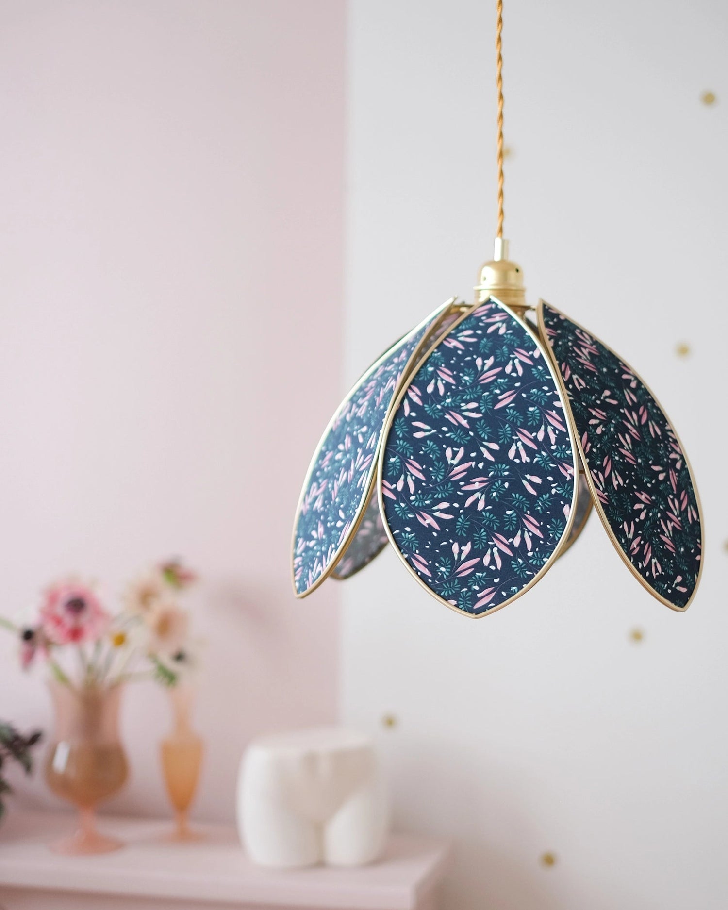 Suspension Fleur simple - Night Light et doré - Silly &amp; Billy