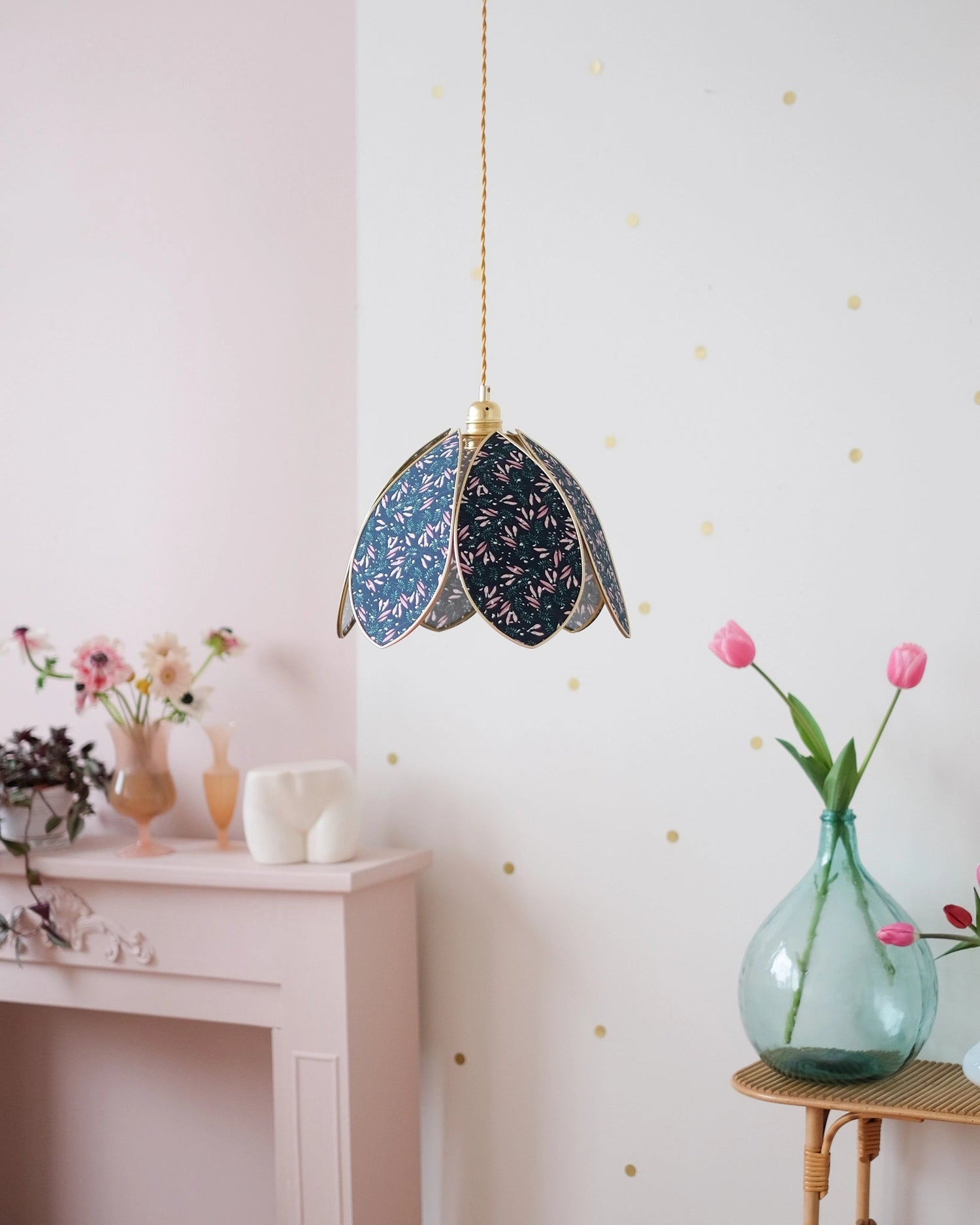 Suspension Fleur simple - Night Light et doré - Silly &amp; Billy