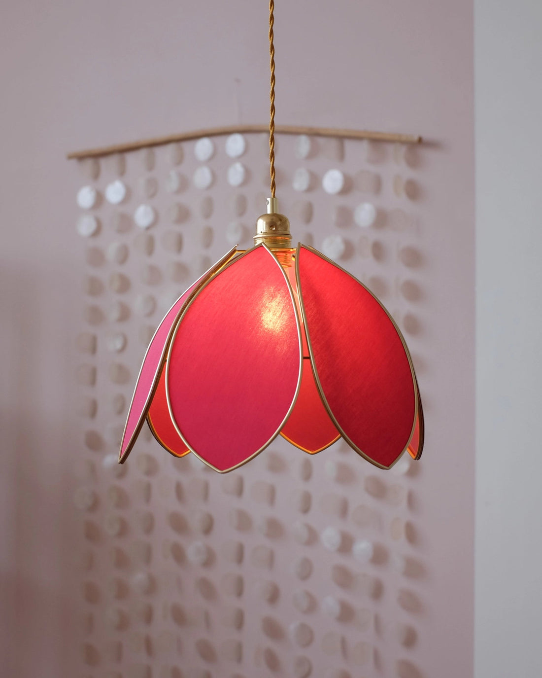 Suspension Fleur simple - Rose des bois et doré - Silly &amp; Billy