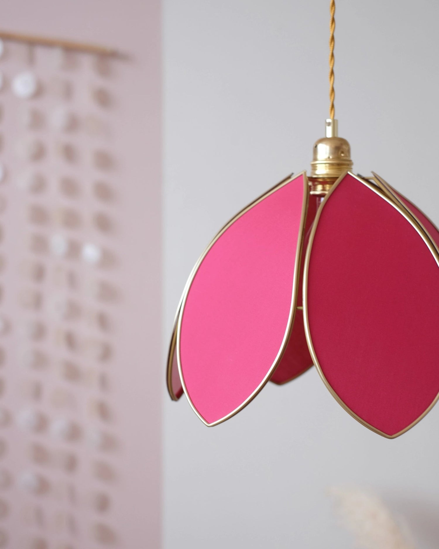 Suspension Fleur simple - Rose des bois et doré - Silly &amp; Billy