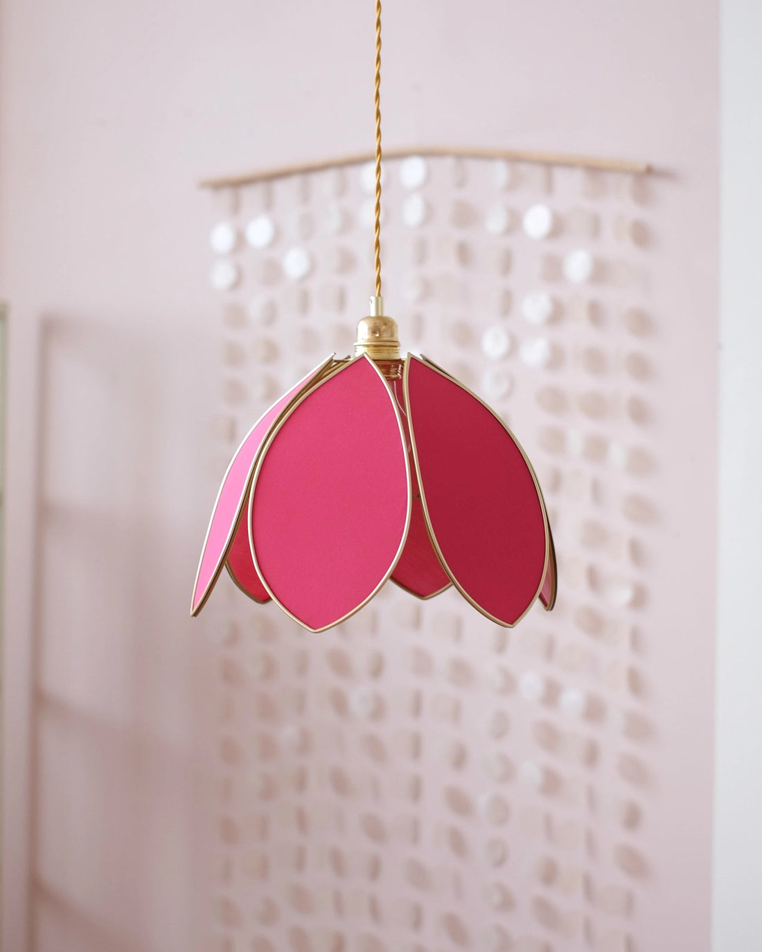 Suspension Fleur simple - Rose des bois et doré - Silly &amp; Billy