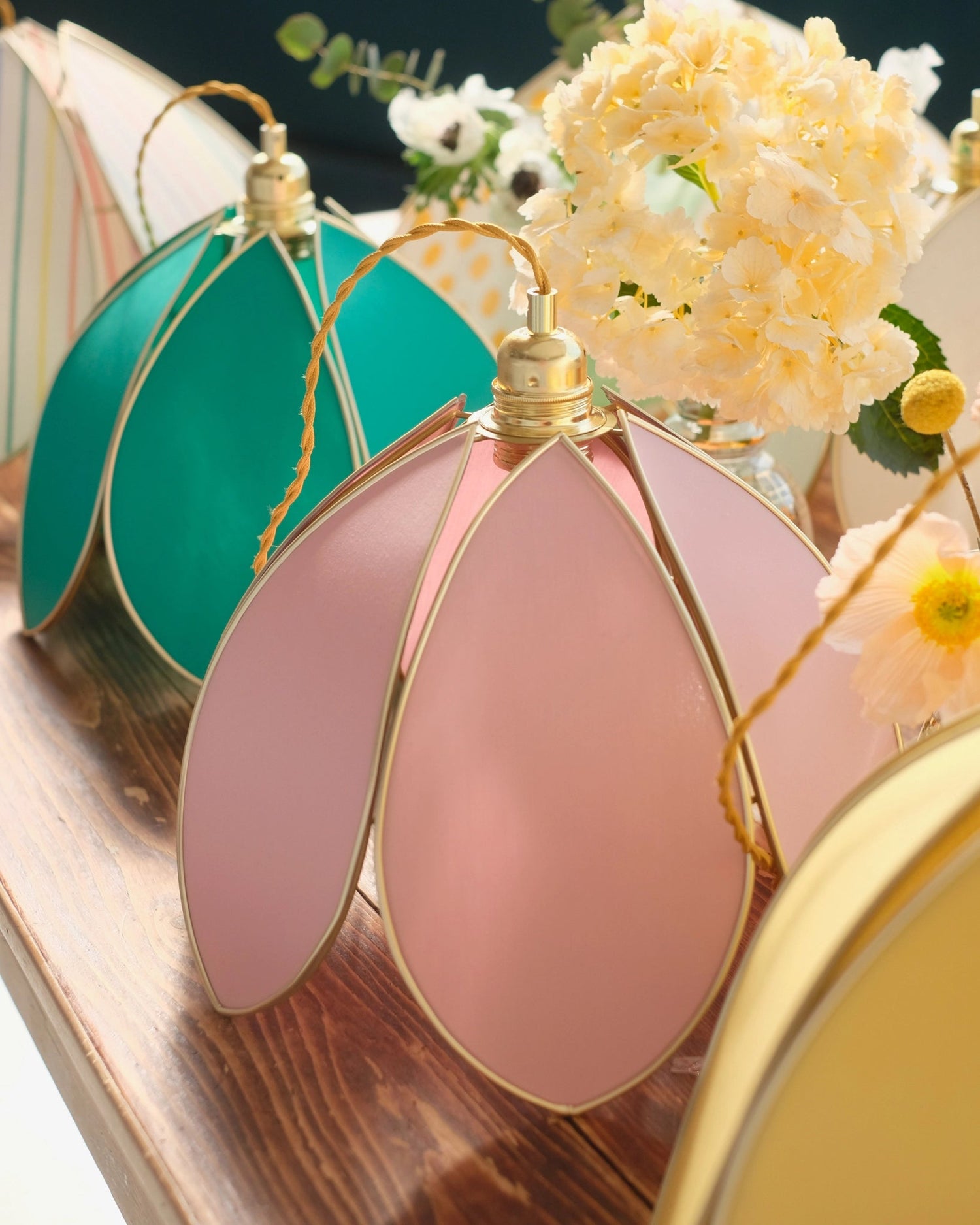 Suspension Fleur simple - Sugar et doré - Silly &amp; Billy