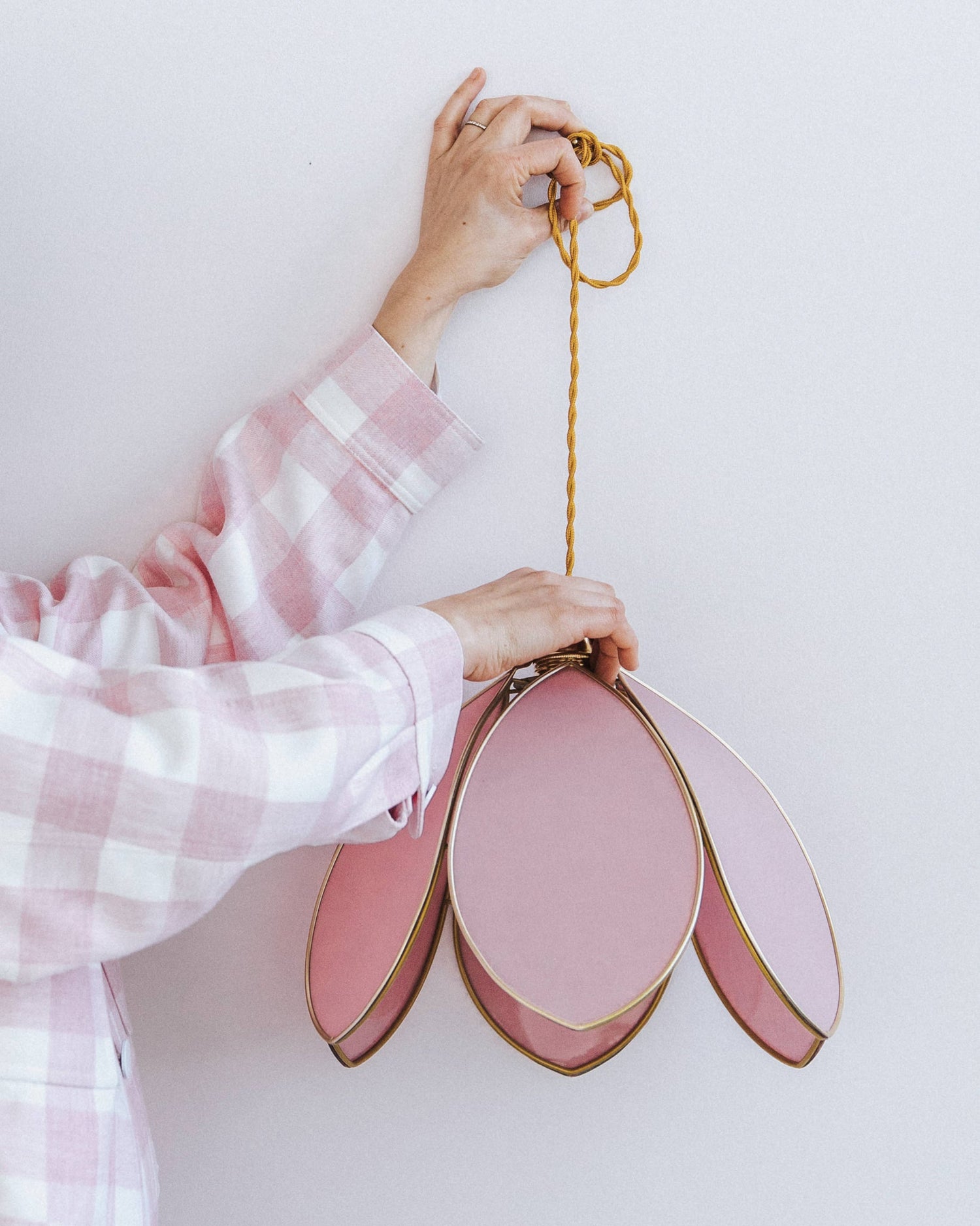 Suspension Fleur simple - Sugar et doré - Silly &amp; Billy