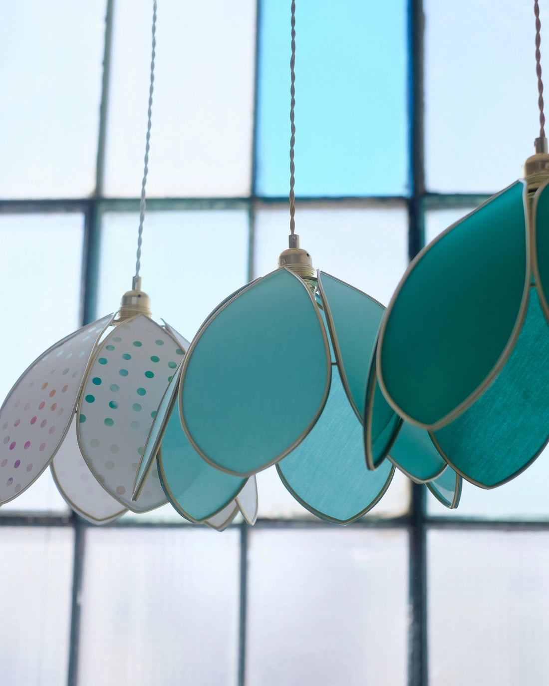 Suspension Fleur simple - Turquoise et doré - Silly &amp; Billy