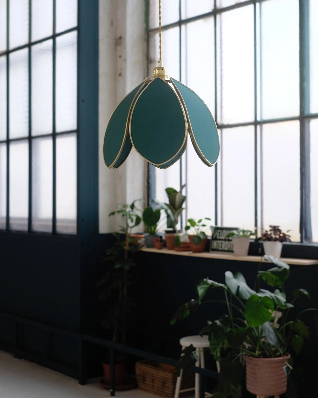 Suspension Fleur simple - Vert jungle et doré - Silly &amp; Billy