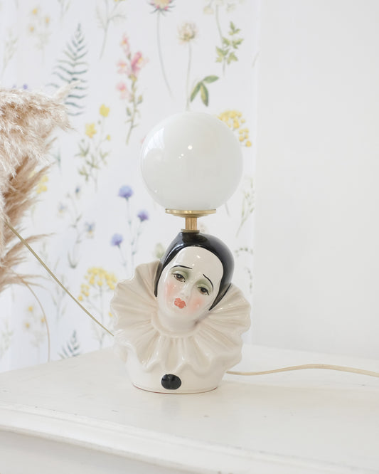 Lampe Pierrot avec son globe en opaline