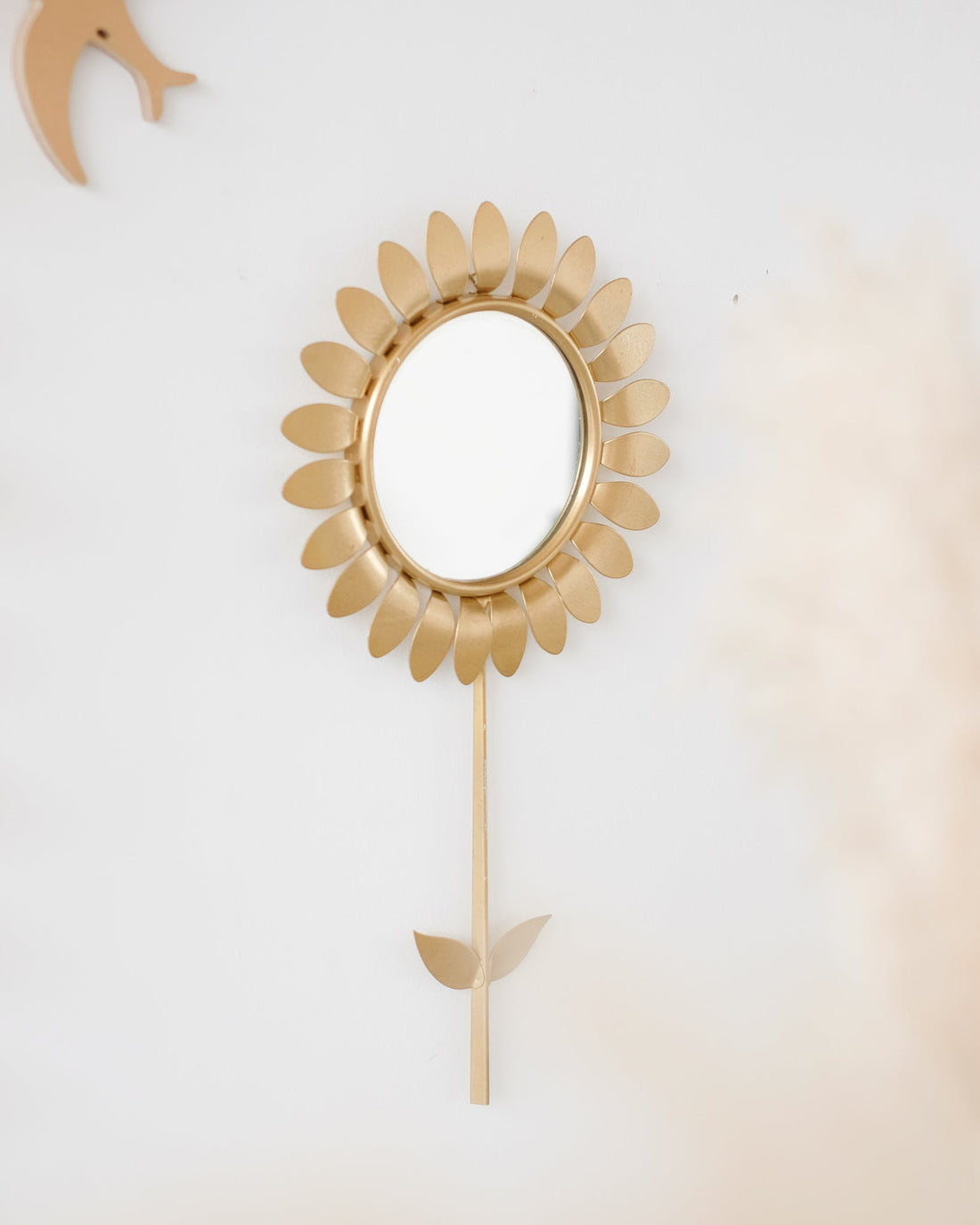 Ancien miroir Fleur en métal doré - Silly &amp; Billy