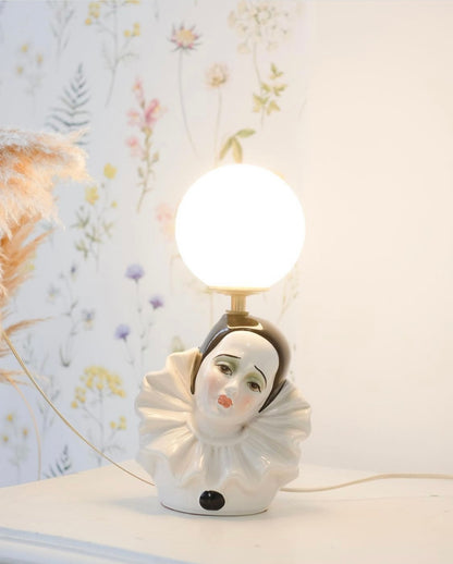 Lampe Pierrot avec son globe en opaline